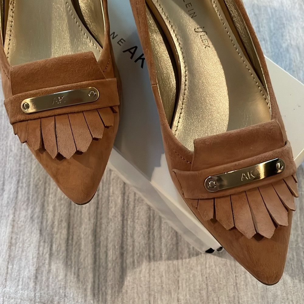 Anne Klein (new) suede iflex kitten heels - Picture 2 of 8